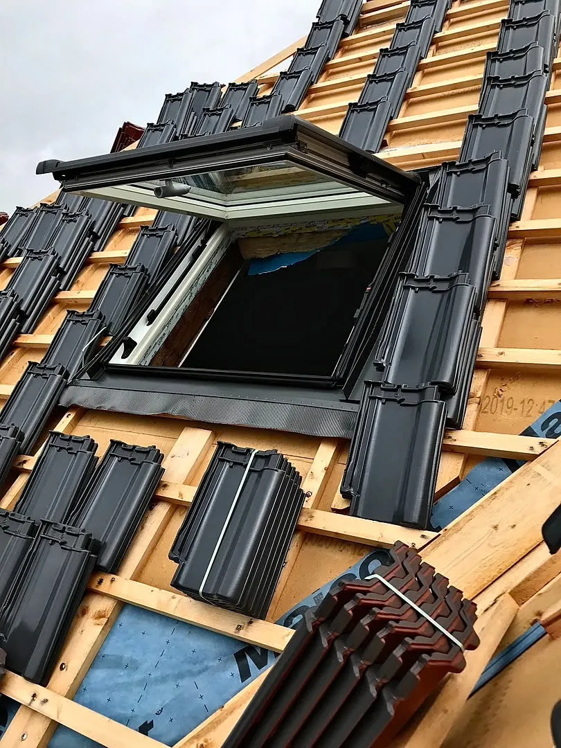 Montaż okna dachowego na dachu