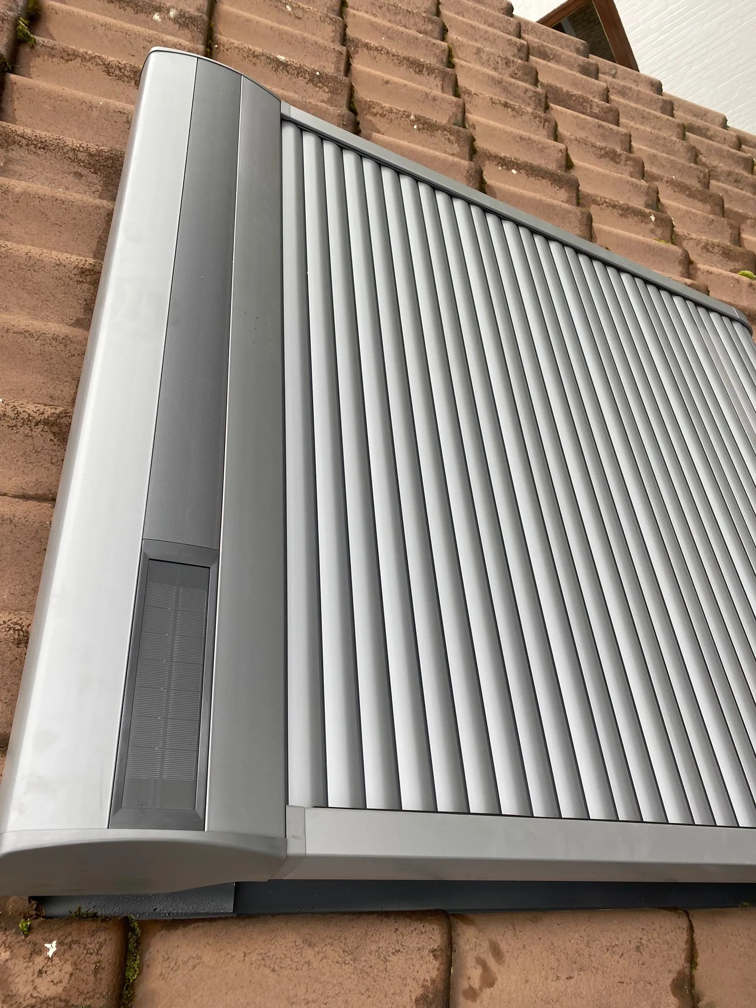 Rolety do okien dachowych na poddaszu