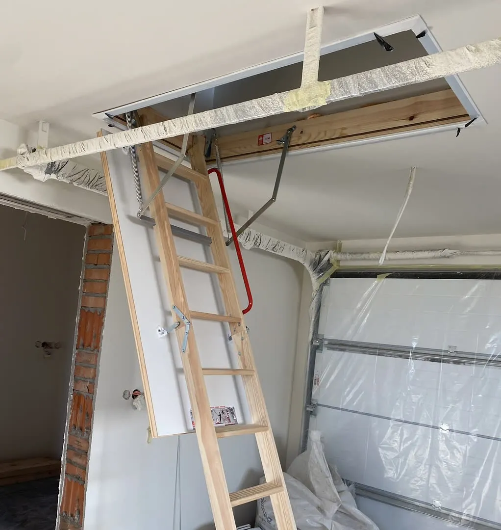 Profesjonalny montaż schodów strychowych